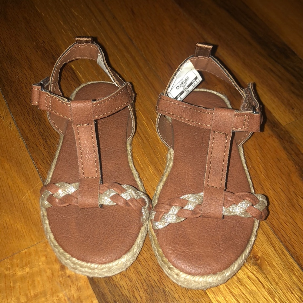 OshKosh toddler girls Sandals Brown/Gold Sz5